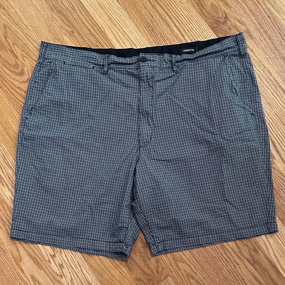 Liz Claiborne Men's Gray Checkered Flat Front Shorts